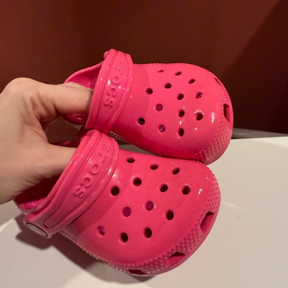 Kids Pink Crocs - Picture 4 of 9